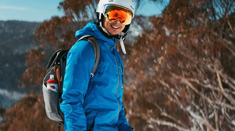 Skier carrying water bottle when skiing