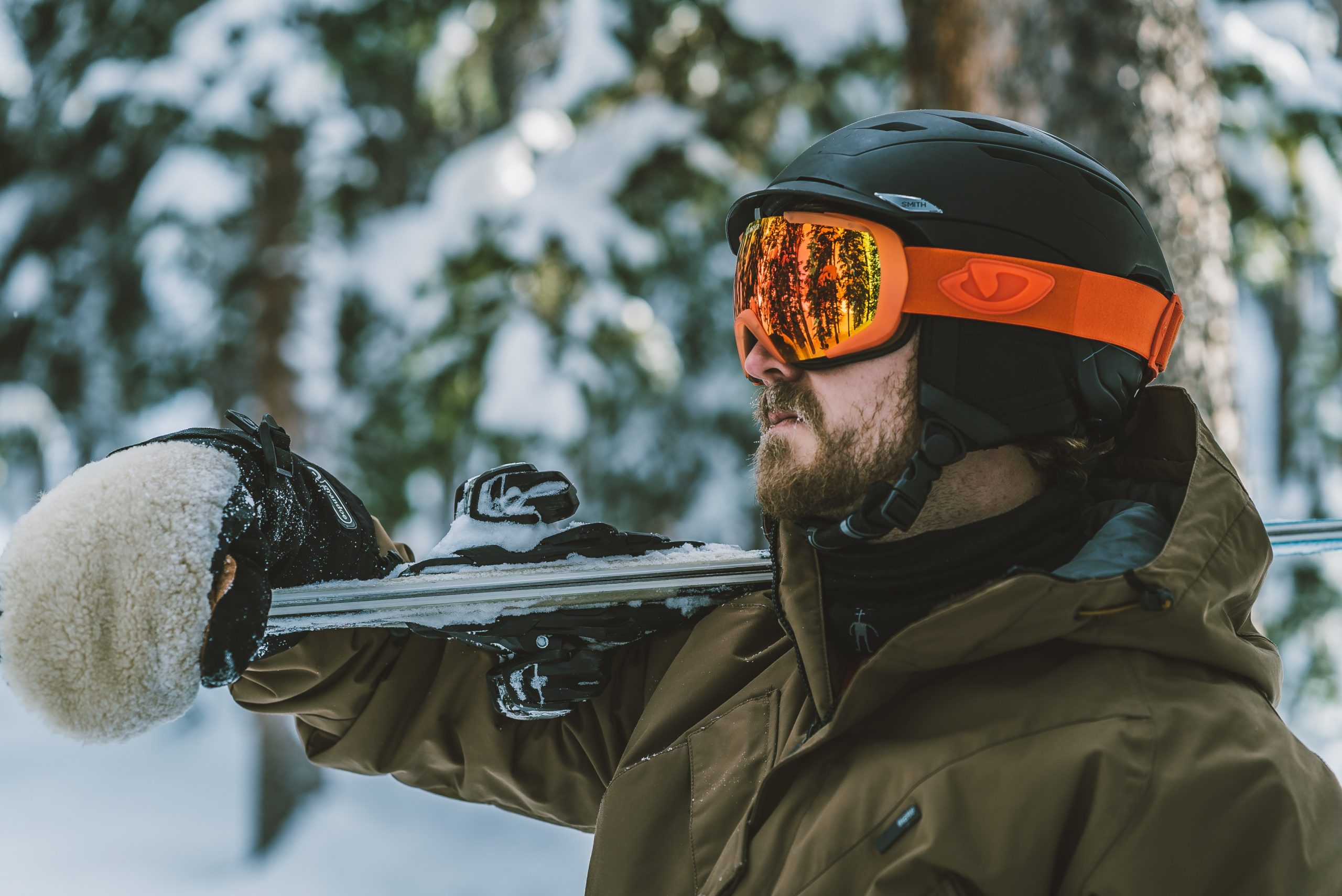 goggles under helmet snowboarding